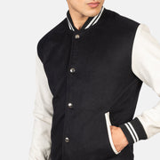 
Pohled na podšívku Showing Quilted Polyester Lining & Dvě funkční vnitřní kapsy