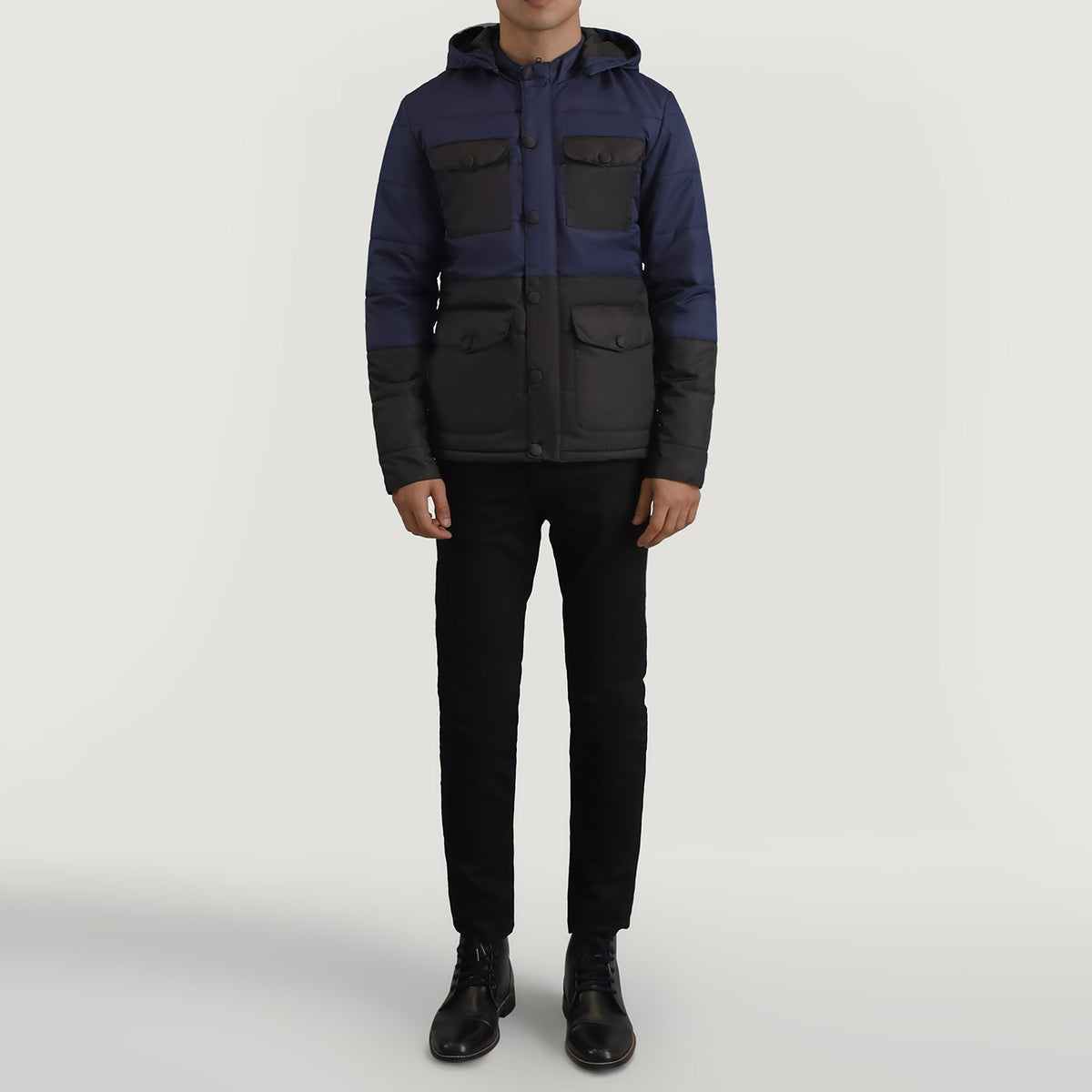 
Wayne Černá & Modrá Hooded Puffer Kožená bunda pro Pány - Boční pohled ukazující ergonomický střih rukávů