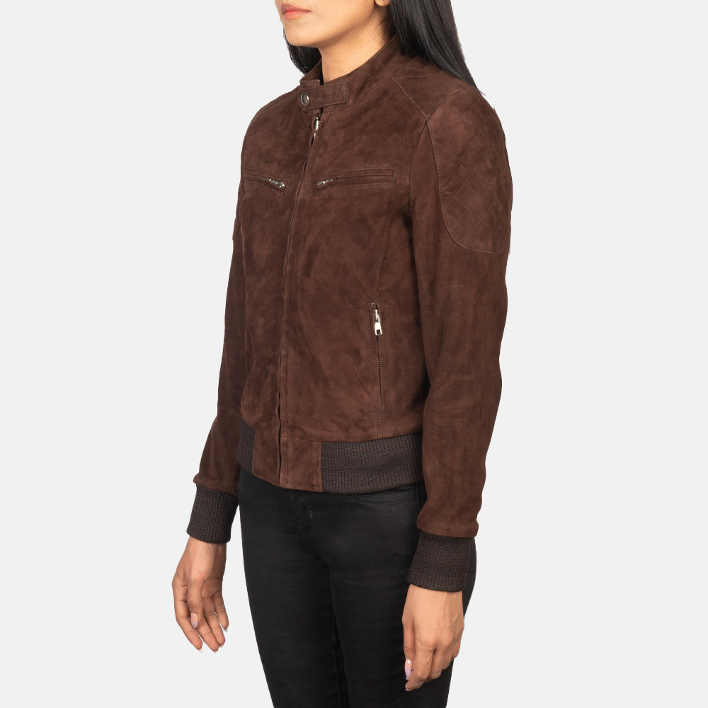 
Brown Goat Suede Bomber Jacket - Zadní pohled s definovanými rameny a čistým lemem
